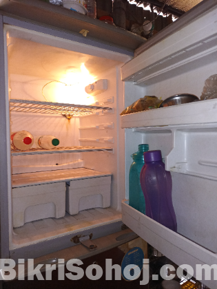 Walton refrigerator